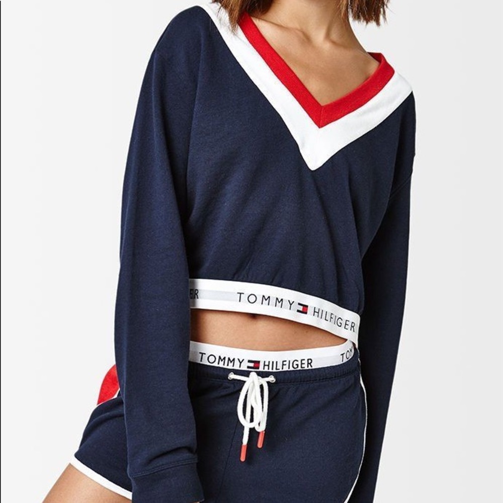 tommy hilfiger crop sweatshirt